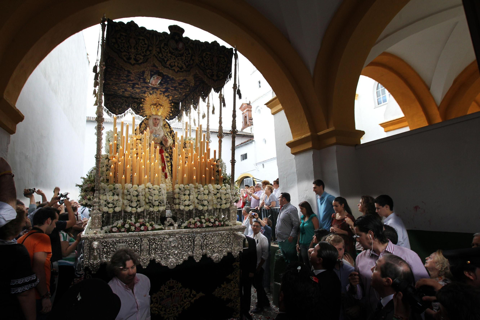 Nuestra Señora de la Estrella en su paso de palio. Nuestra Señora de la Estrella en su paso de palio.