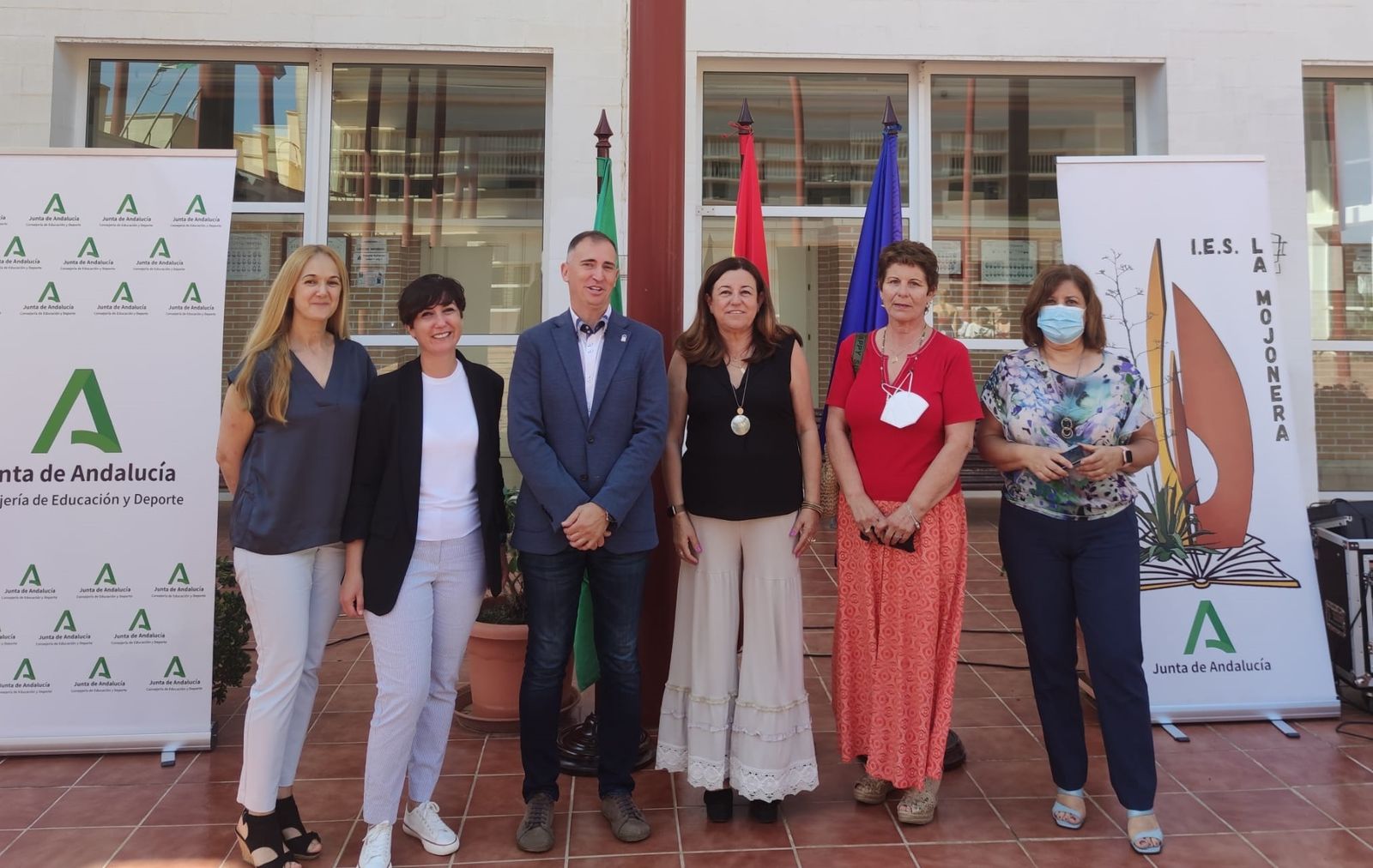 La viceconsejerade Educación y Deporte, M.ª Carmen Castillo, en La Mojonera.
