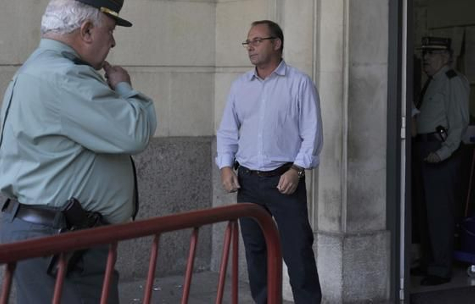 El padre de Marta del Castillo, Antonio, se muestra cansado en la tercera jornada del juicio. 

Foto: Juan Carlos Vázquez