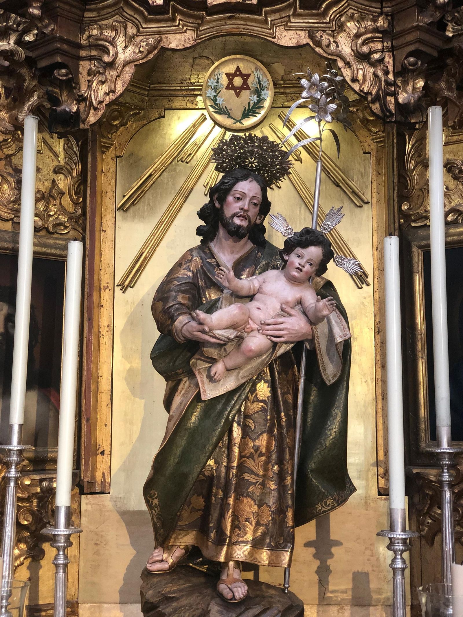 La imagen de San José con el Niño en brazos.