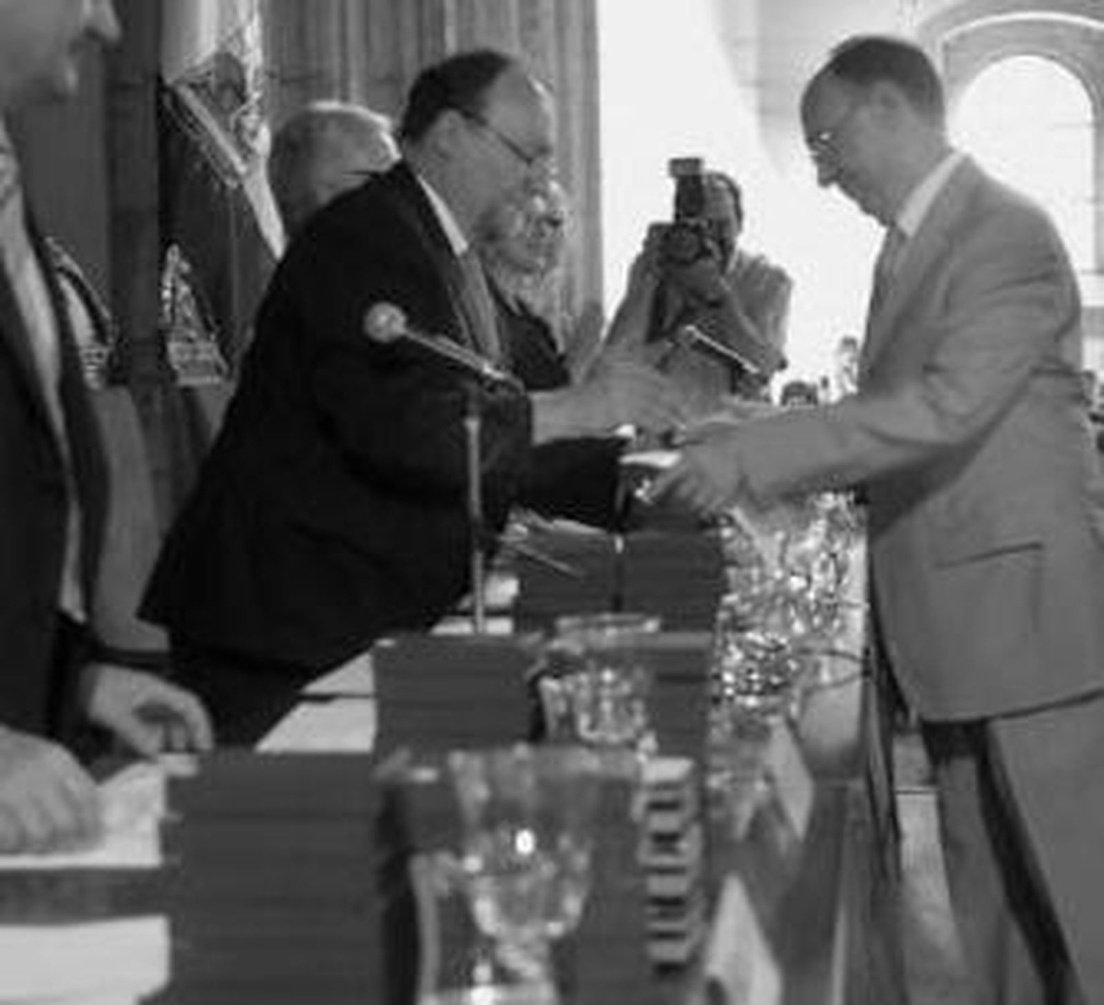 La Universidad se quita el sombrero