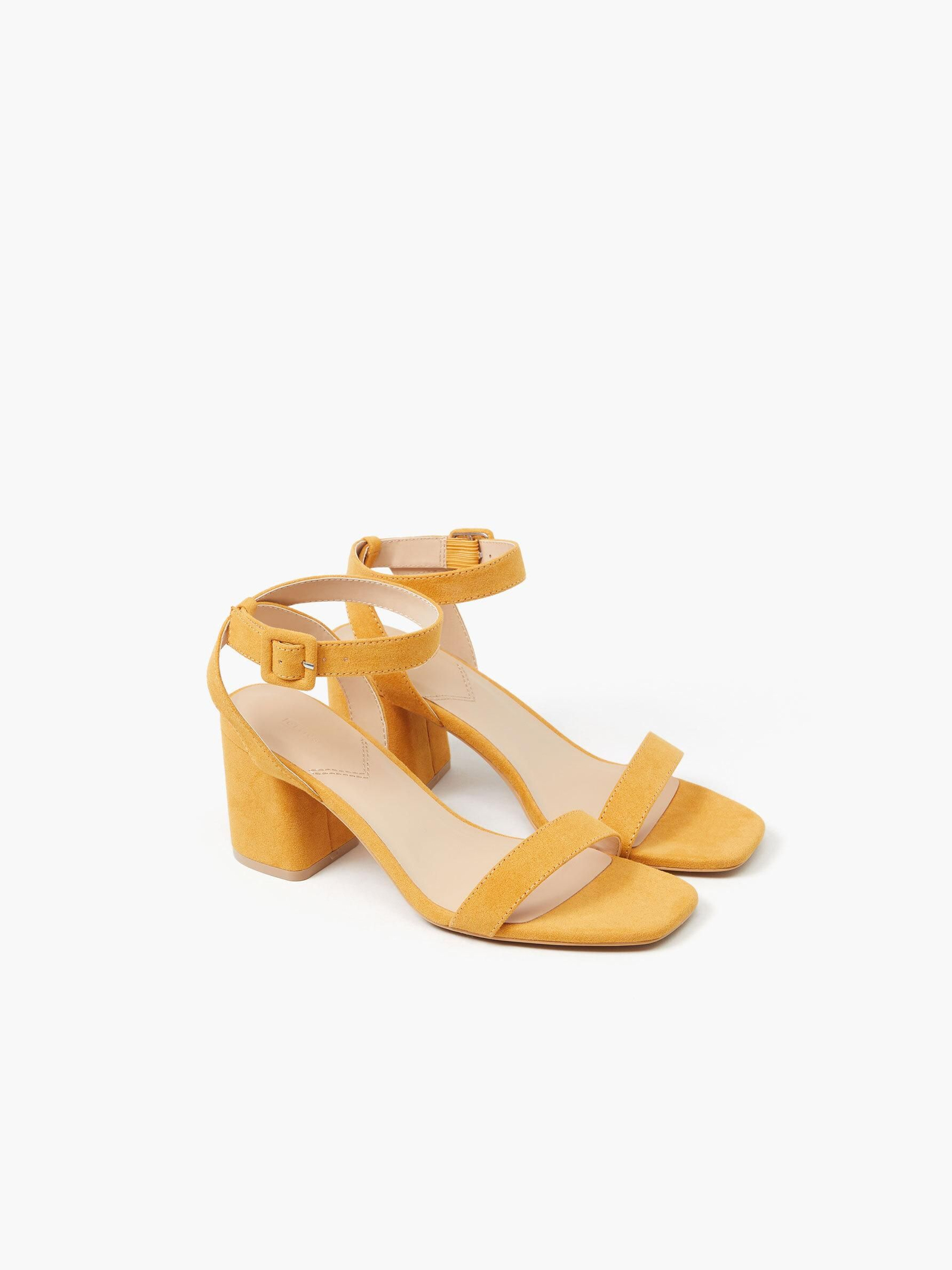 Sandalias naranja de Lefties.