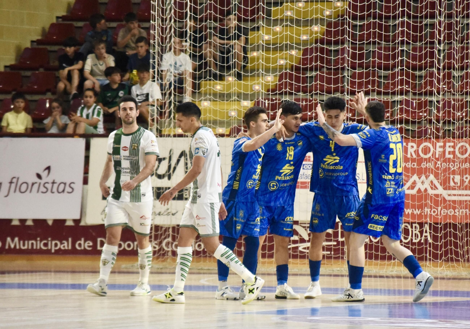 Las mejores fotos del ambiente en Vista Alegre para el Córdoba Futsal - Peñíscola