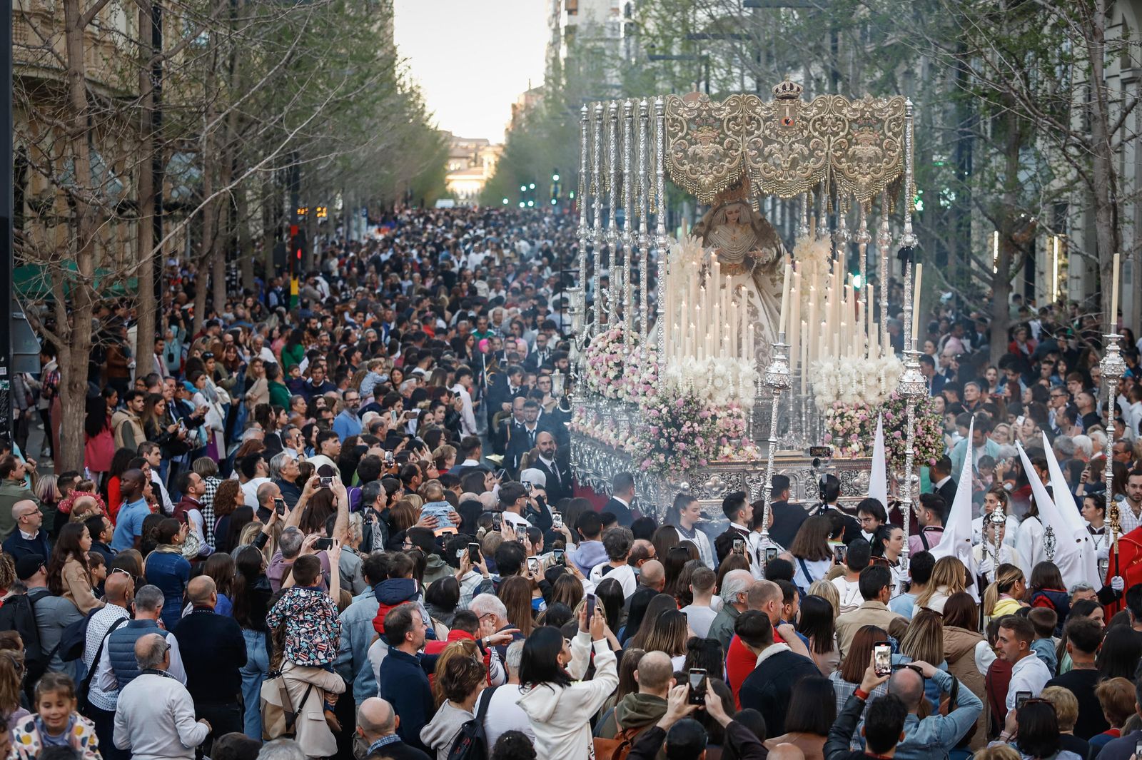 Crónica gráfica del Domingo de Ramos en Granada