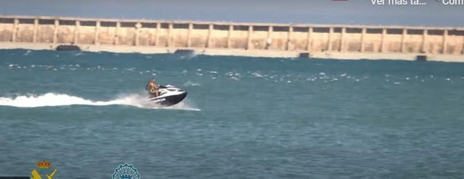 Una de las motos de agua interceptadas