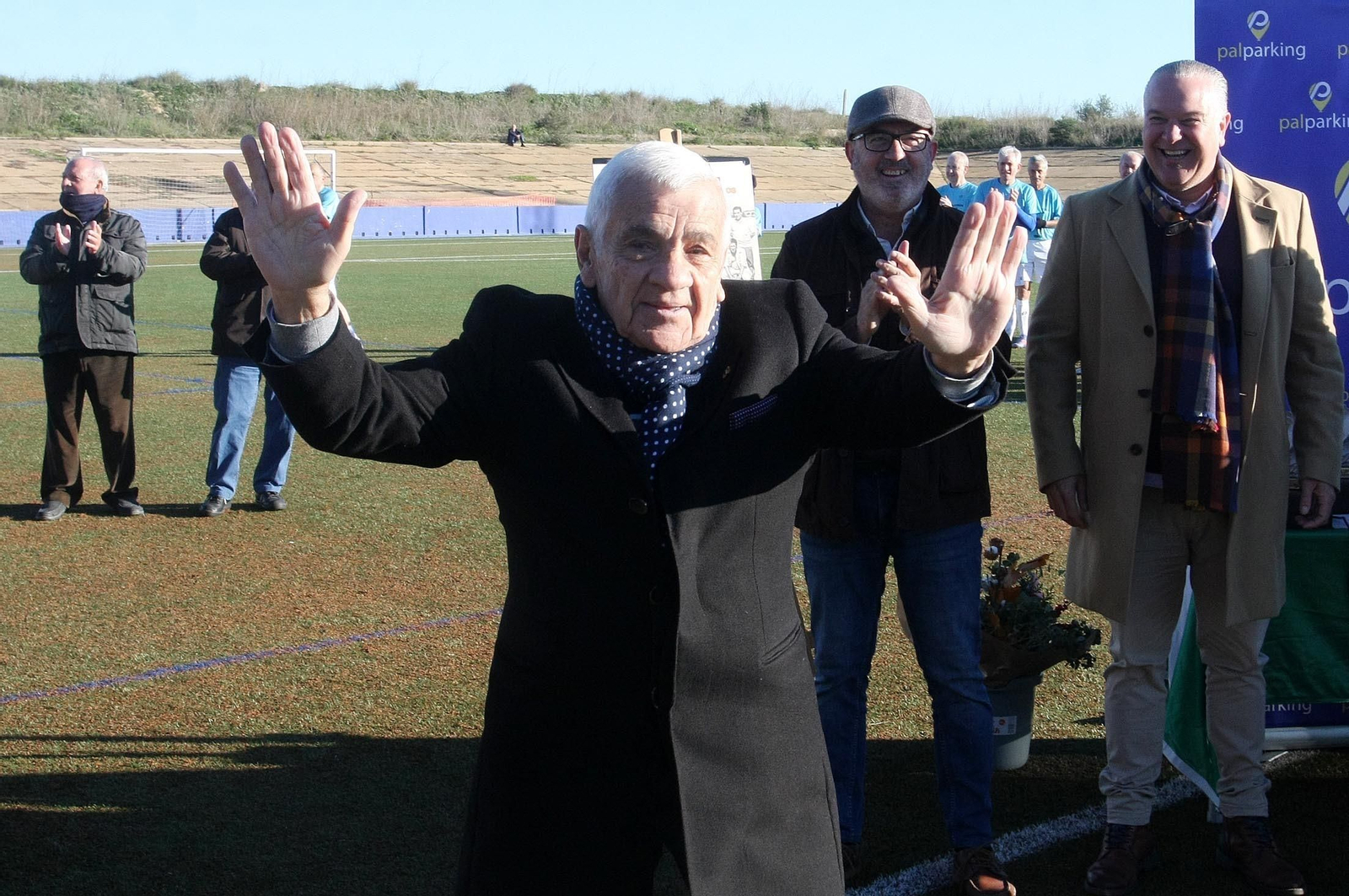 Imágenes del partido homenaje a los árbitros históricos de fútbol de Huelva