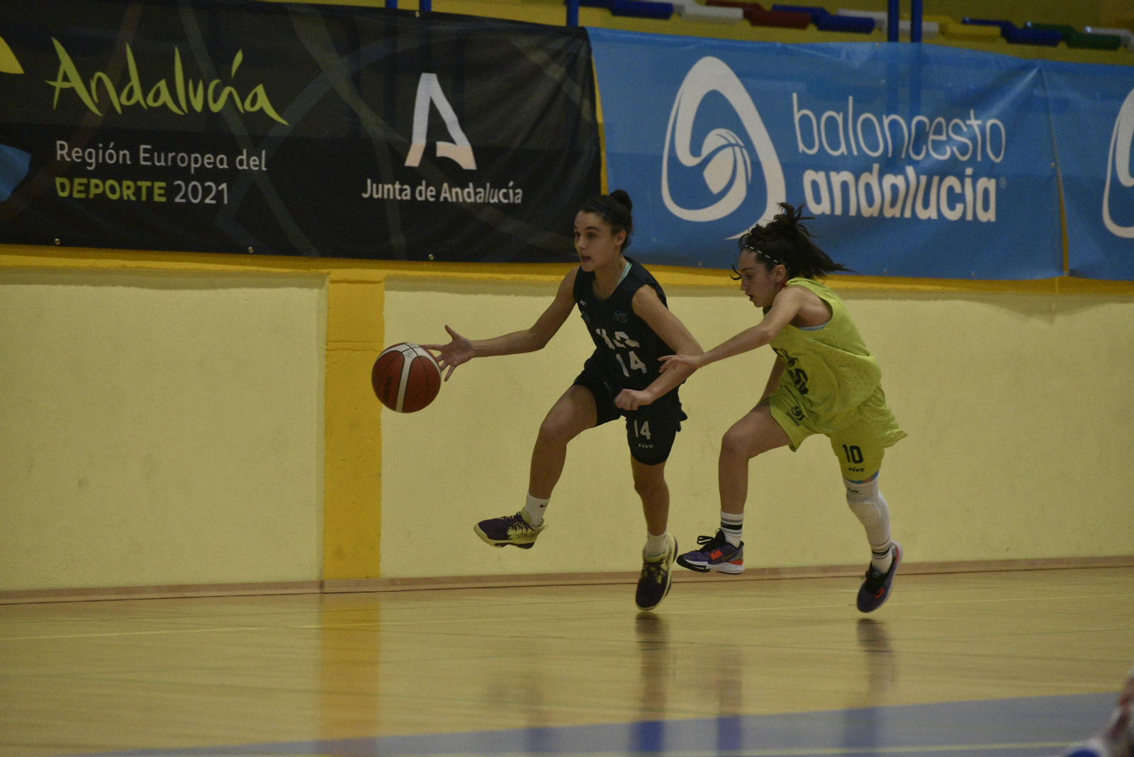 La primera jornada del Andaluz infantil femenino de baloncesto en La Línea