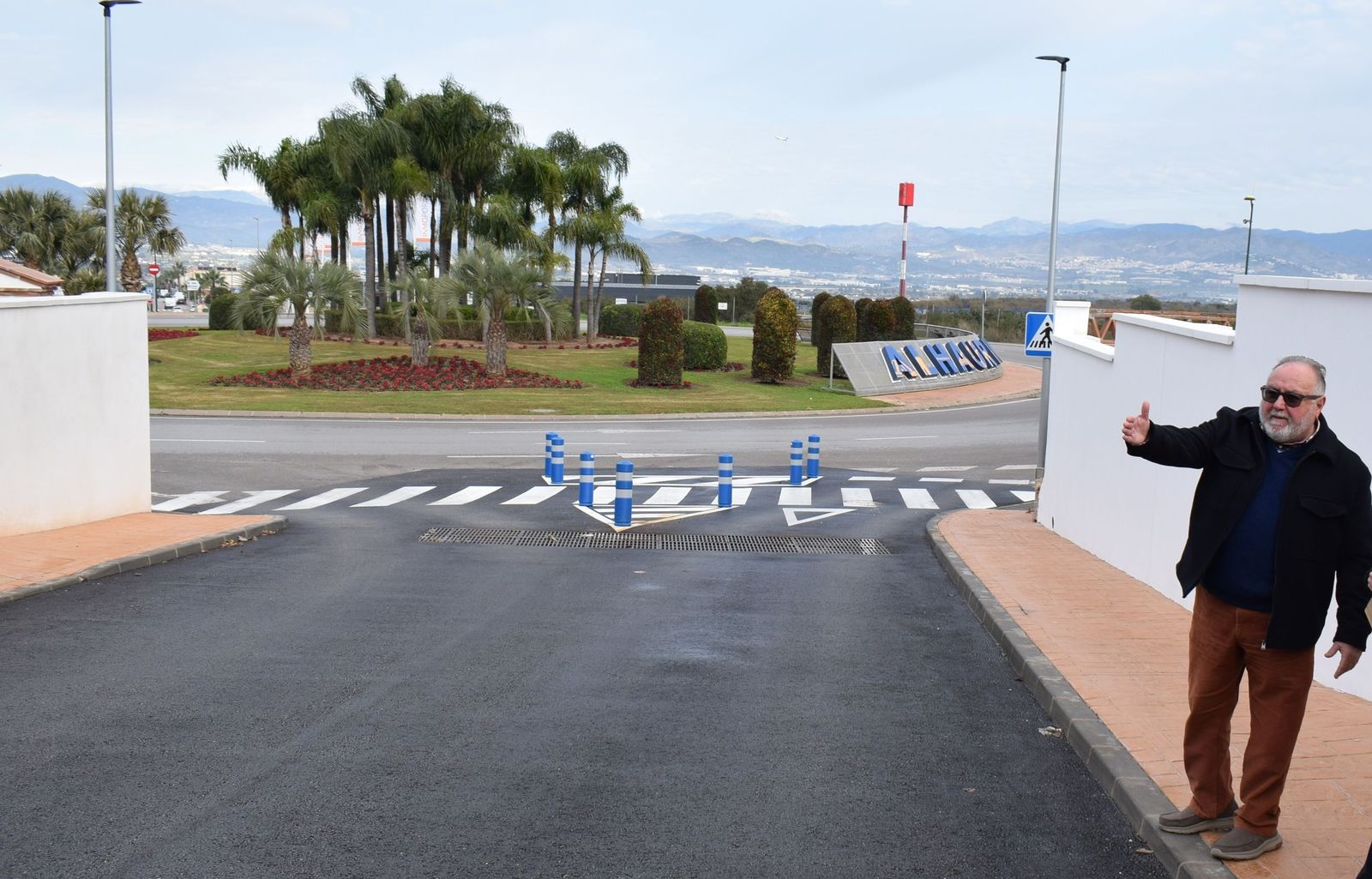 Visita del alcalde a la zona donde se han hecho las mejoras.