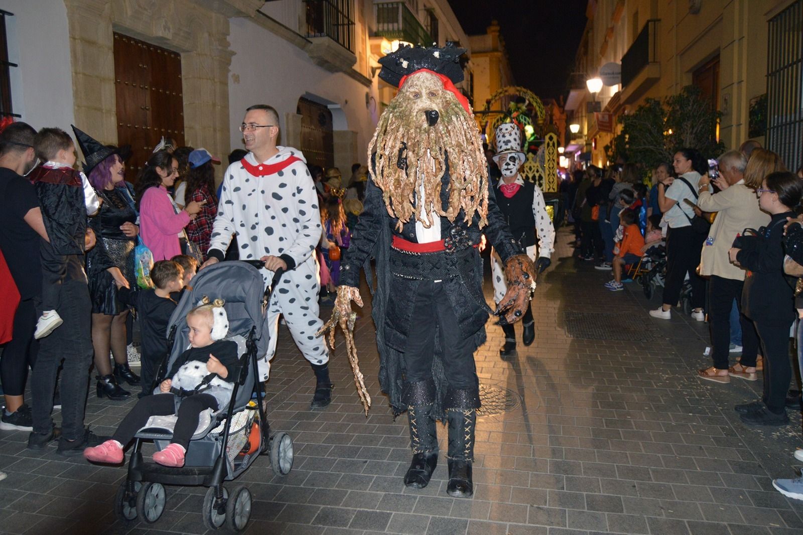 Búscate en la Cabalgata de Cruella de Vil en El Puerto