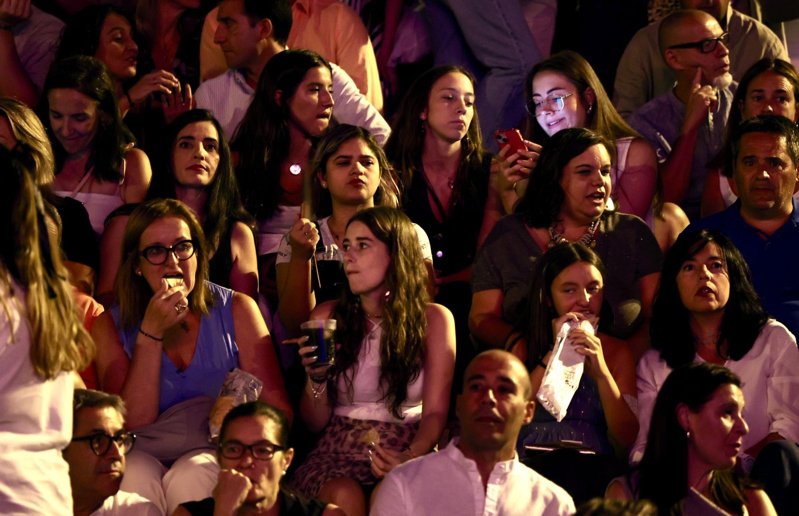 Búscate en el concierto de Hombres G