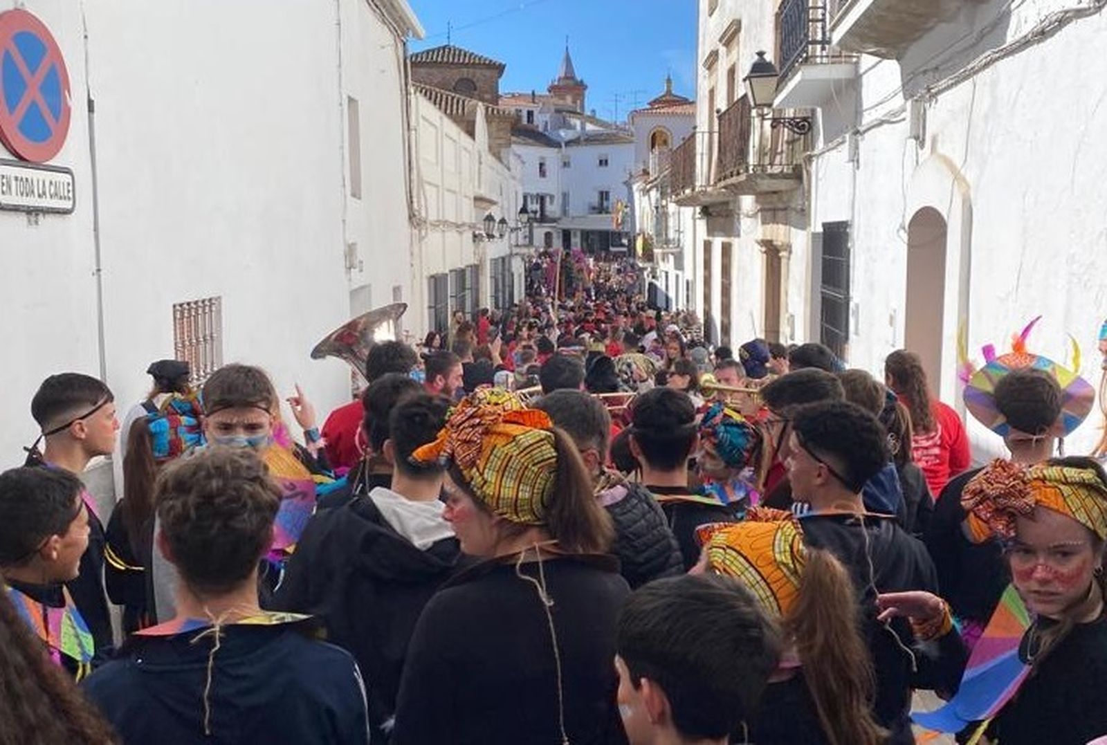 Charanga y pasacalles carnavalero en Aroche.
