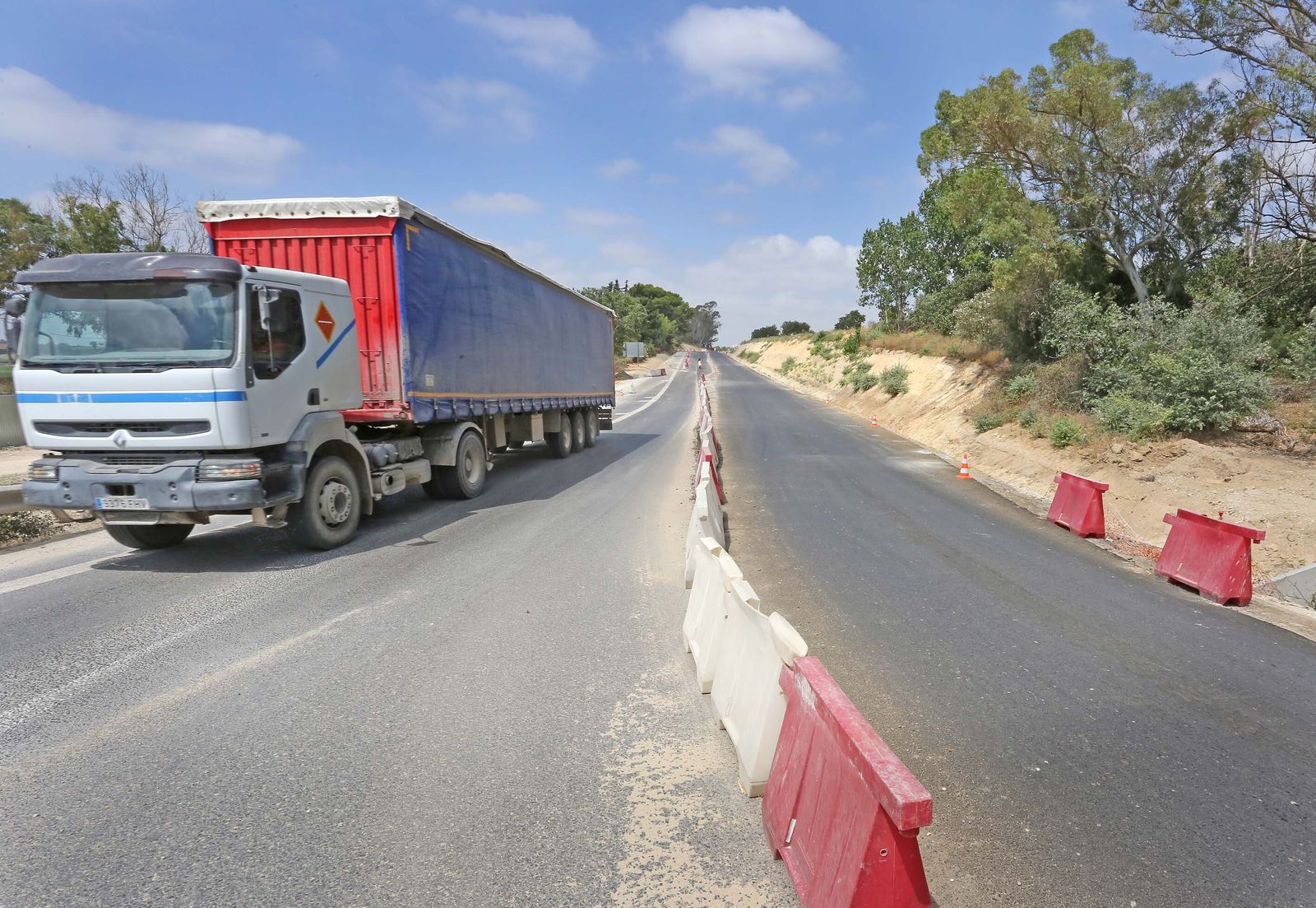 Imagen de archivo de una carretera en obras en la zona rural de Jerez