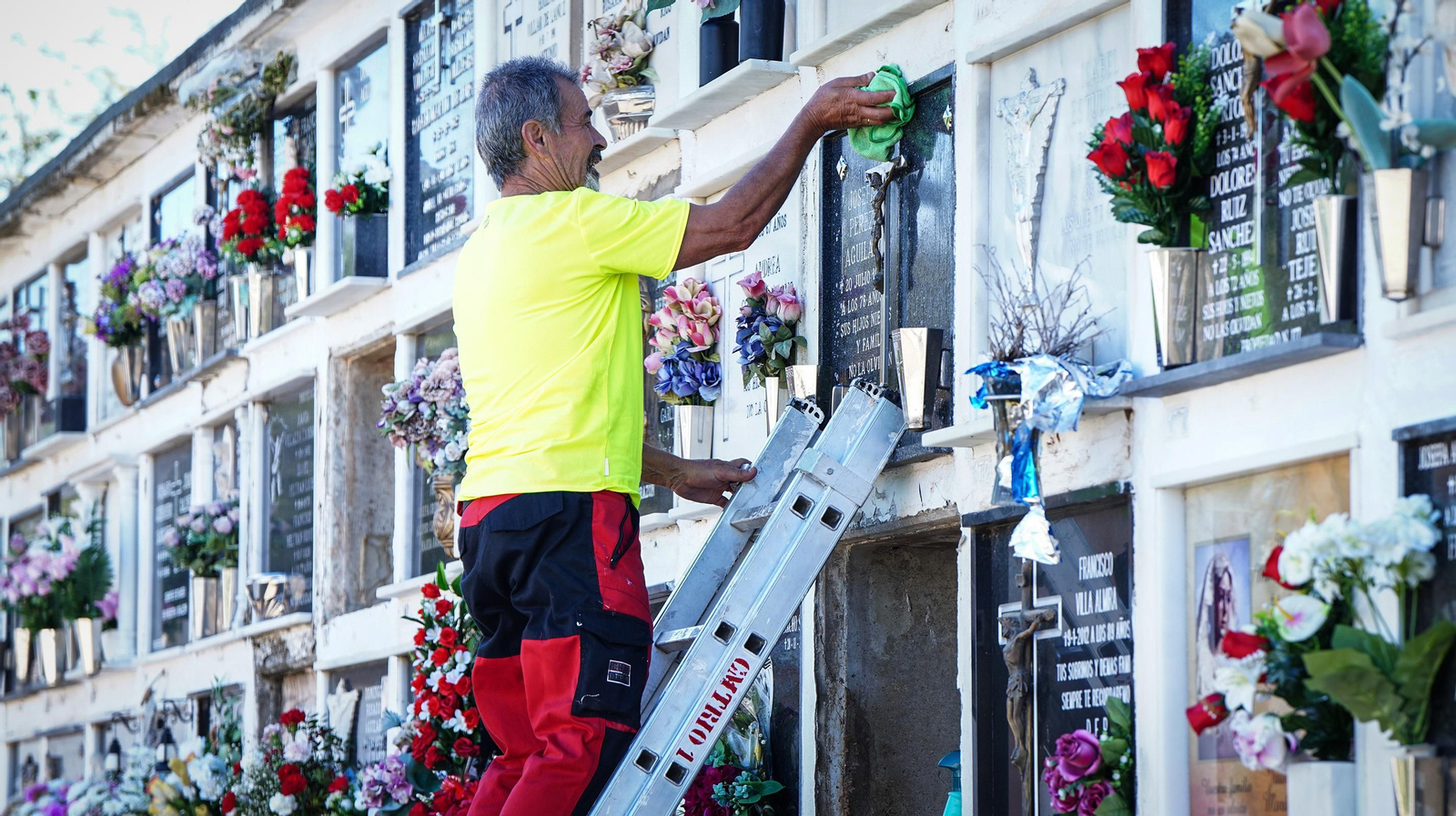 Día de todos los Santos en el cementerio de Jerez