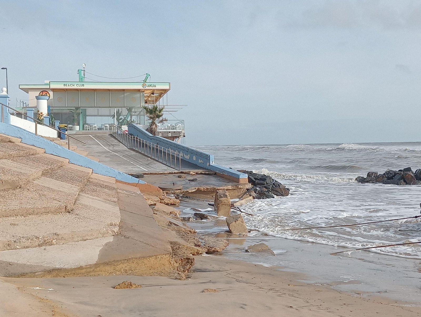 Estado de la playa de Matalascañas tras los últimos temporales.