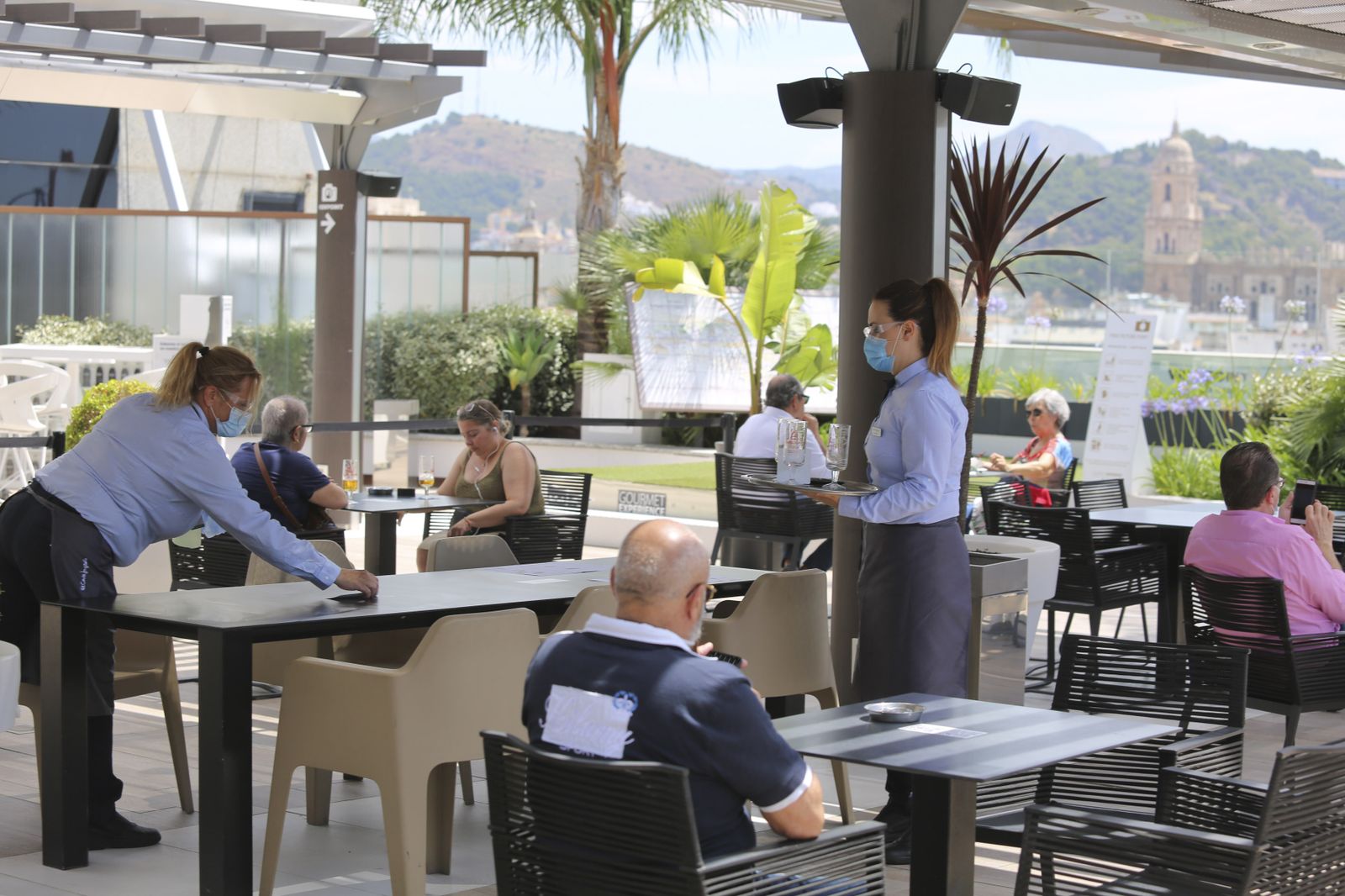 Las fotos de los centros comerciales de Málaga abiertos, en la fase 2 de la desescalada