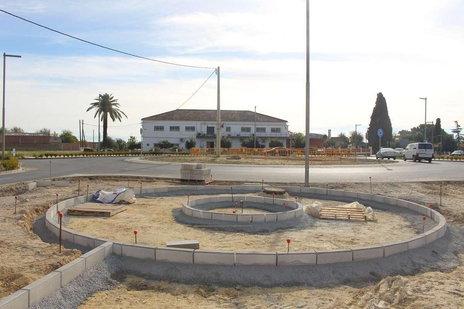 Rotonda donde irán los arcos de la Puerta de Aguilar.