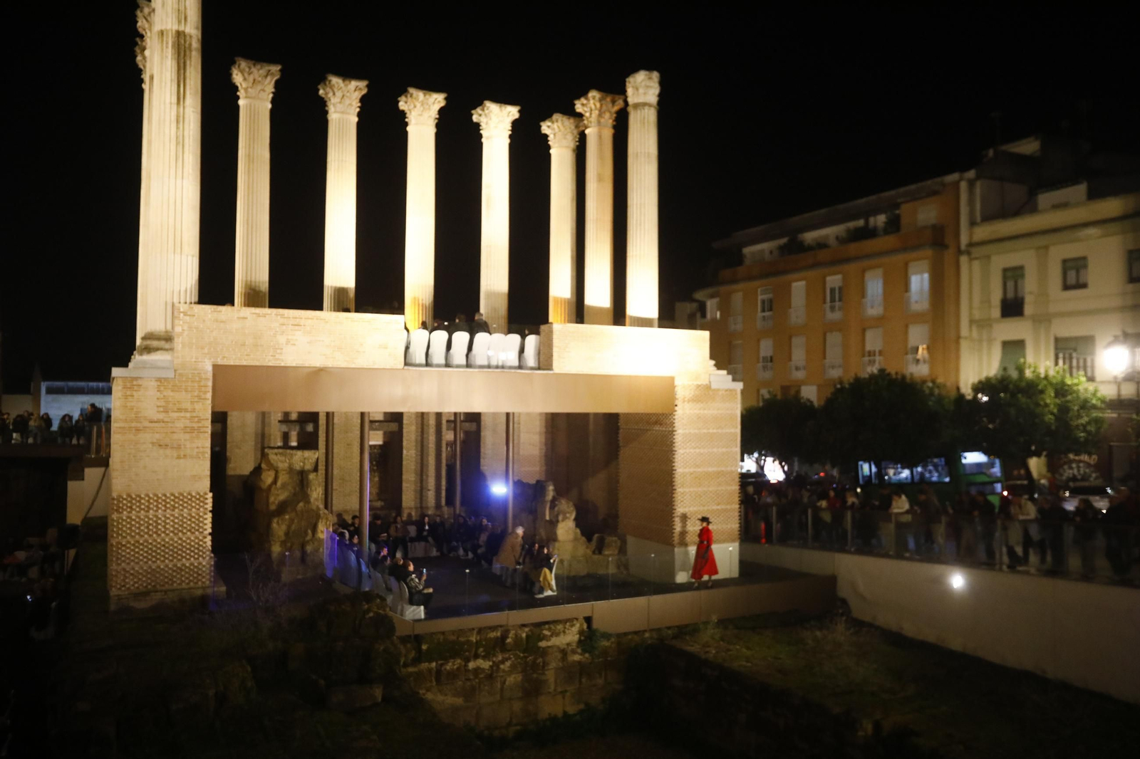 Las mejores imágenes del desfile de Mancini en el Templo Romano de Córdoba