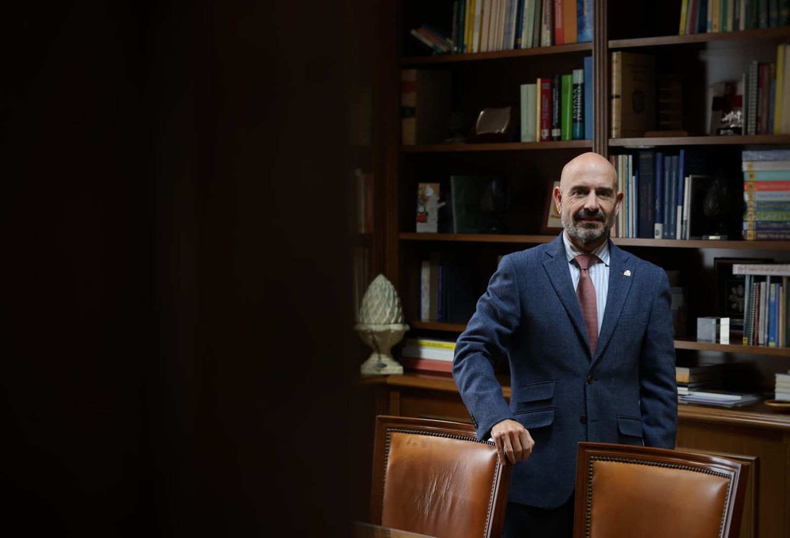 Javier Salas, subdelegado del Gobierno en Málaga, posa antes de la entrevista.