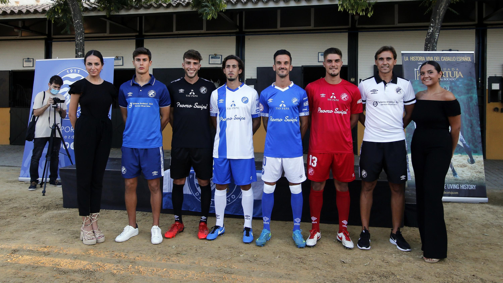 Imágenes de la presentación de las camisetas del Xerez DFC en la Yeguada de la Cartuja