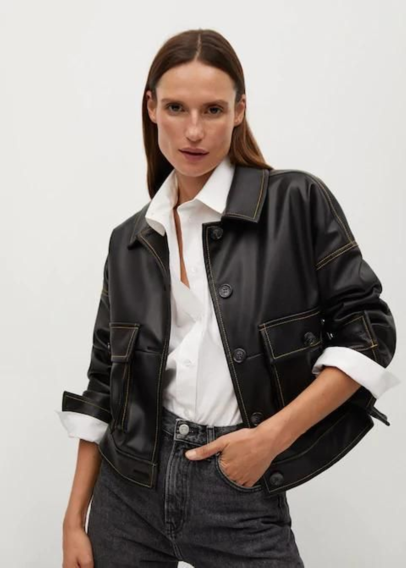 Cazadora con costuras de Mango.