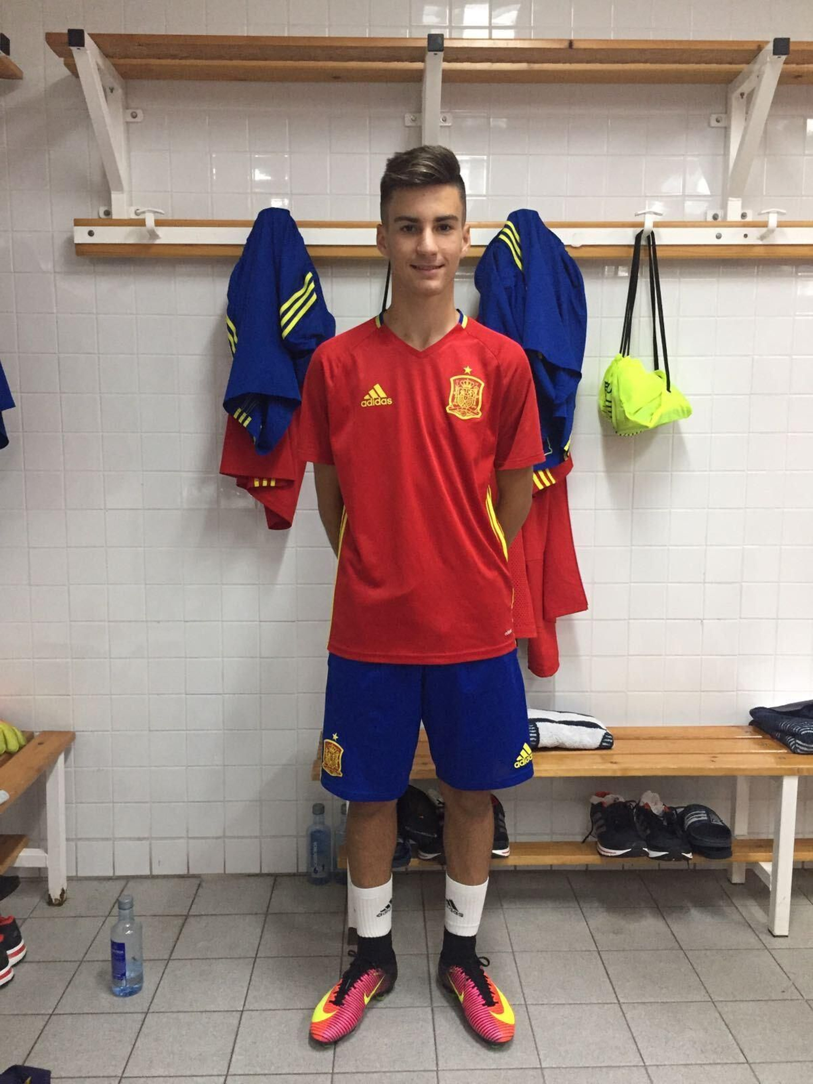El roquetero, internacional en todas las categorías inferiores con España desde sub-16.