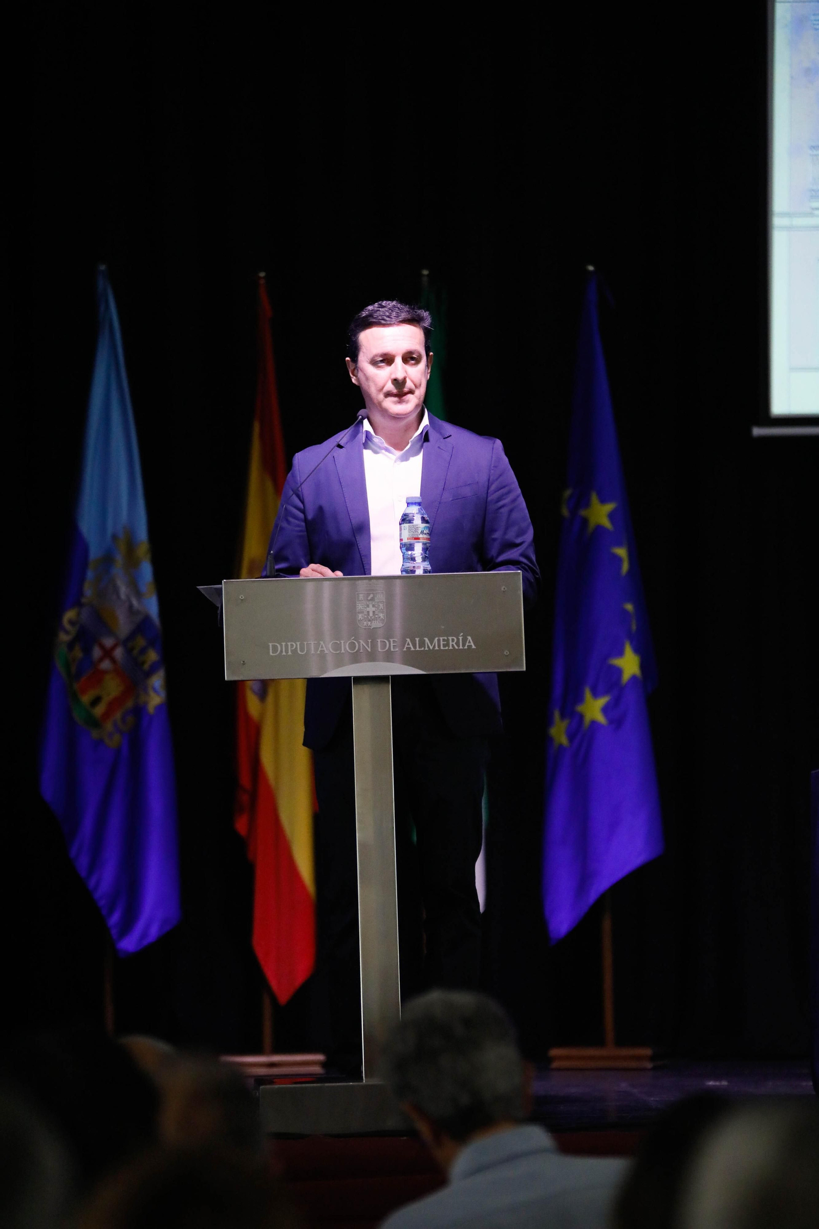 Imágenes de la entrega de los Escudos de Oro del IEA y la celebración de su Plenario