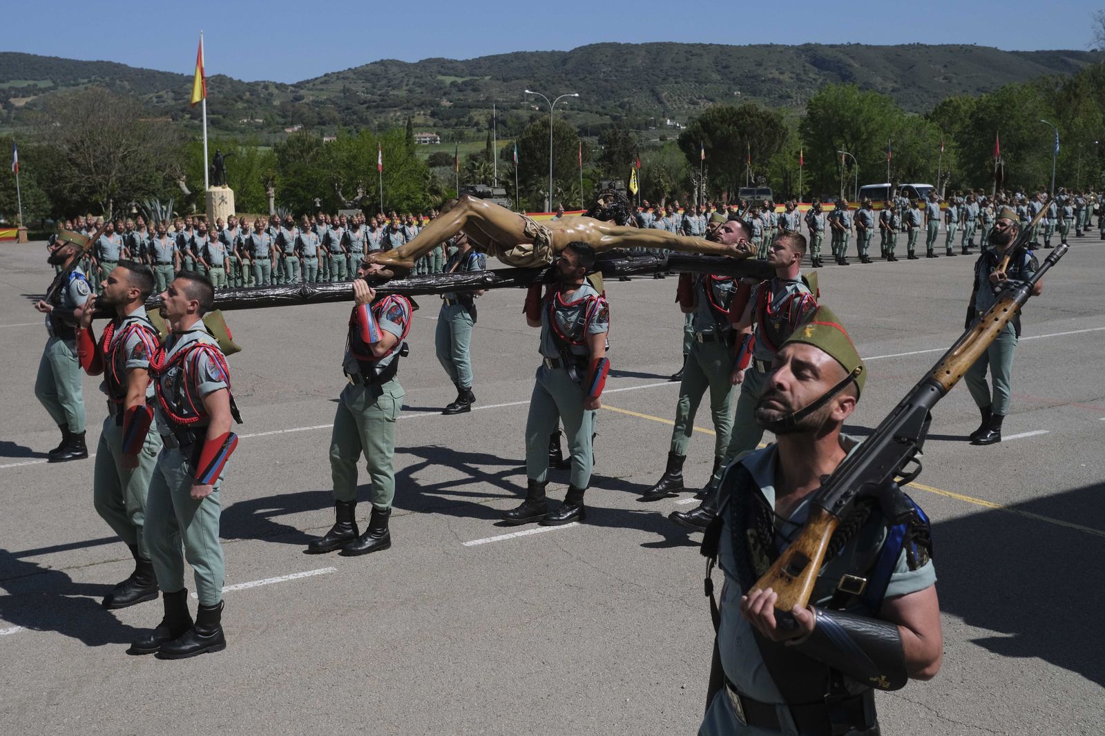 Homenaje de La Legión a los militares fallecidos, en fotos.