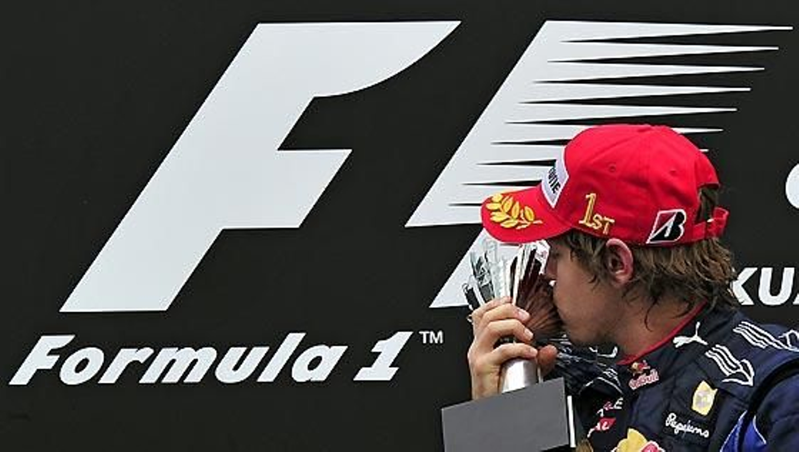 El piloto alemán de Red Bull Sebastian Vettel celebra su victoria en el Gran Premio de Malasia.

Foto: Reuters / Afp Photo / Efe