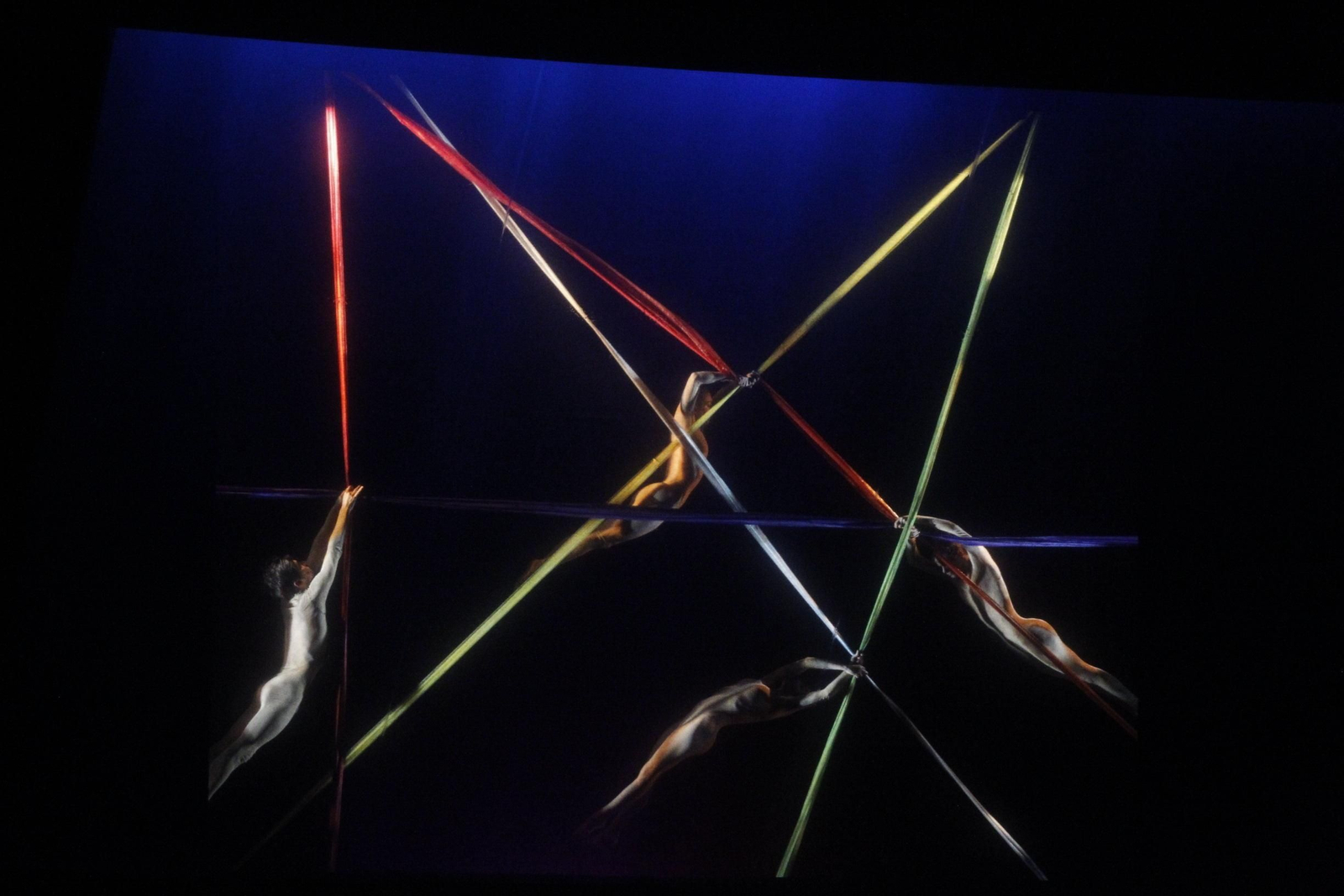 Una tela de araña multicolor arrancó los aplausos del público.