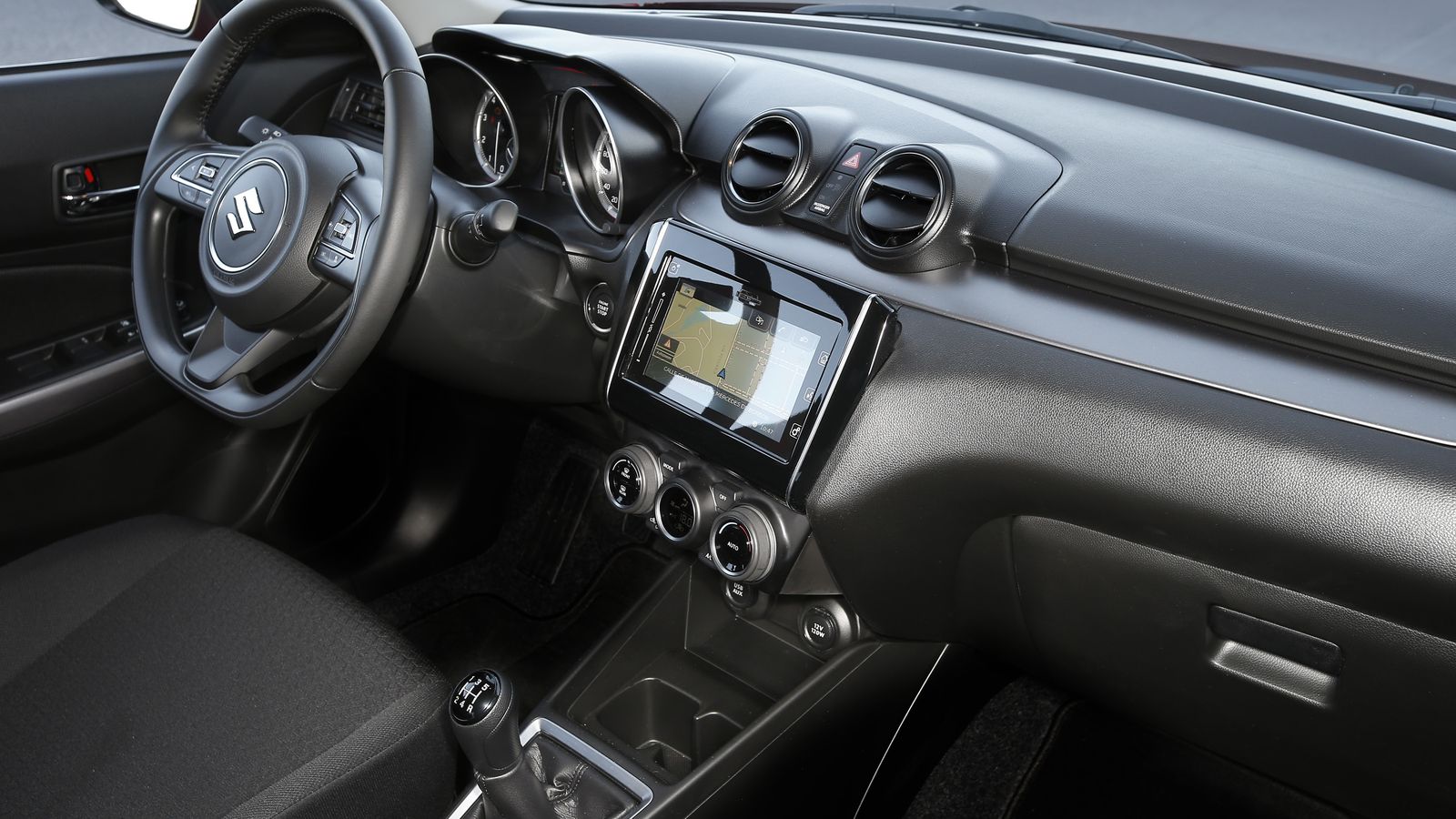 Una caja de cambios de seis velocidades encajaría bien con este motor de 83 CV. Como alternativa hay una automática con CVT.