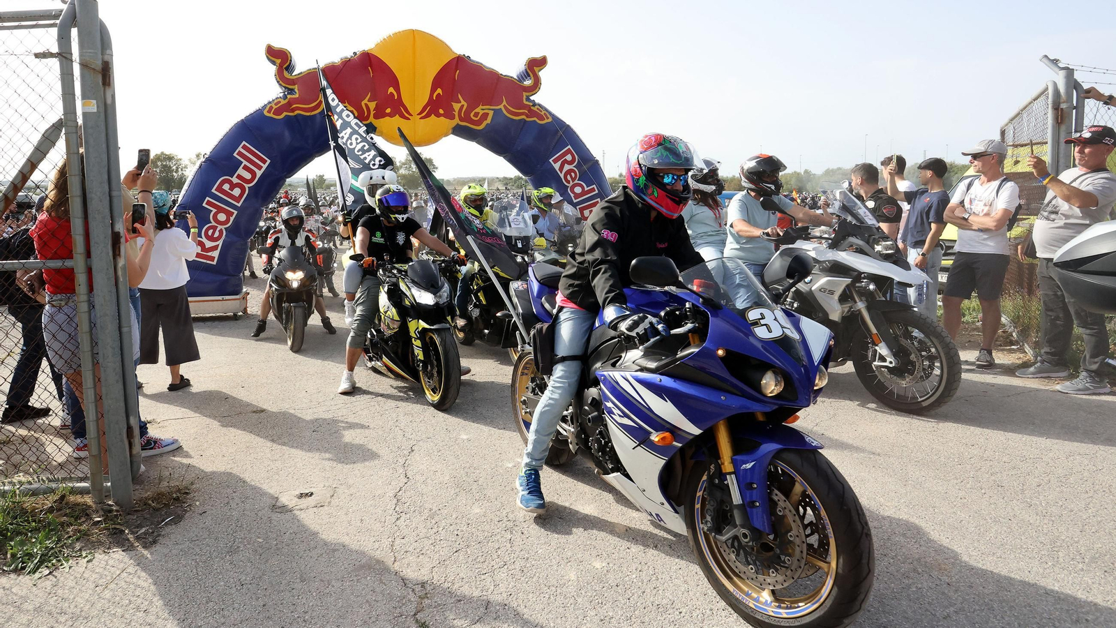 Salida de la caravana motera desde el Circuito de Jerez - Ángel Nieto Salida de la caravana motera desde el Circuito de Jerez - Ángel Nieto