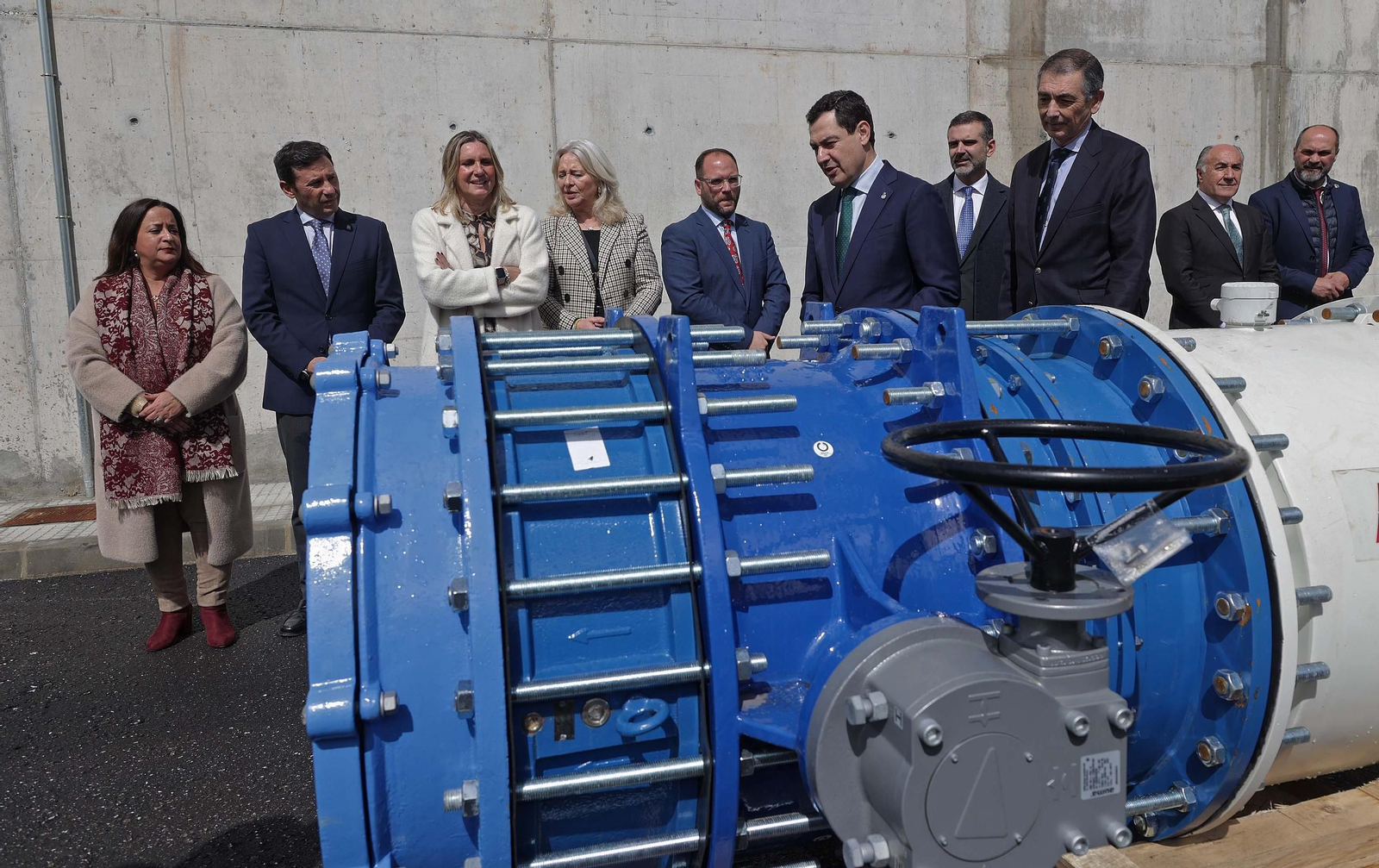 Juanma Moreno inaugura en Castellar la nueva tubería de agua para abastecer la zona norte de San Roque y el Valle del Guadiaro, en imágenes