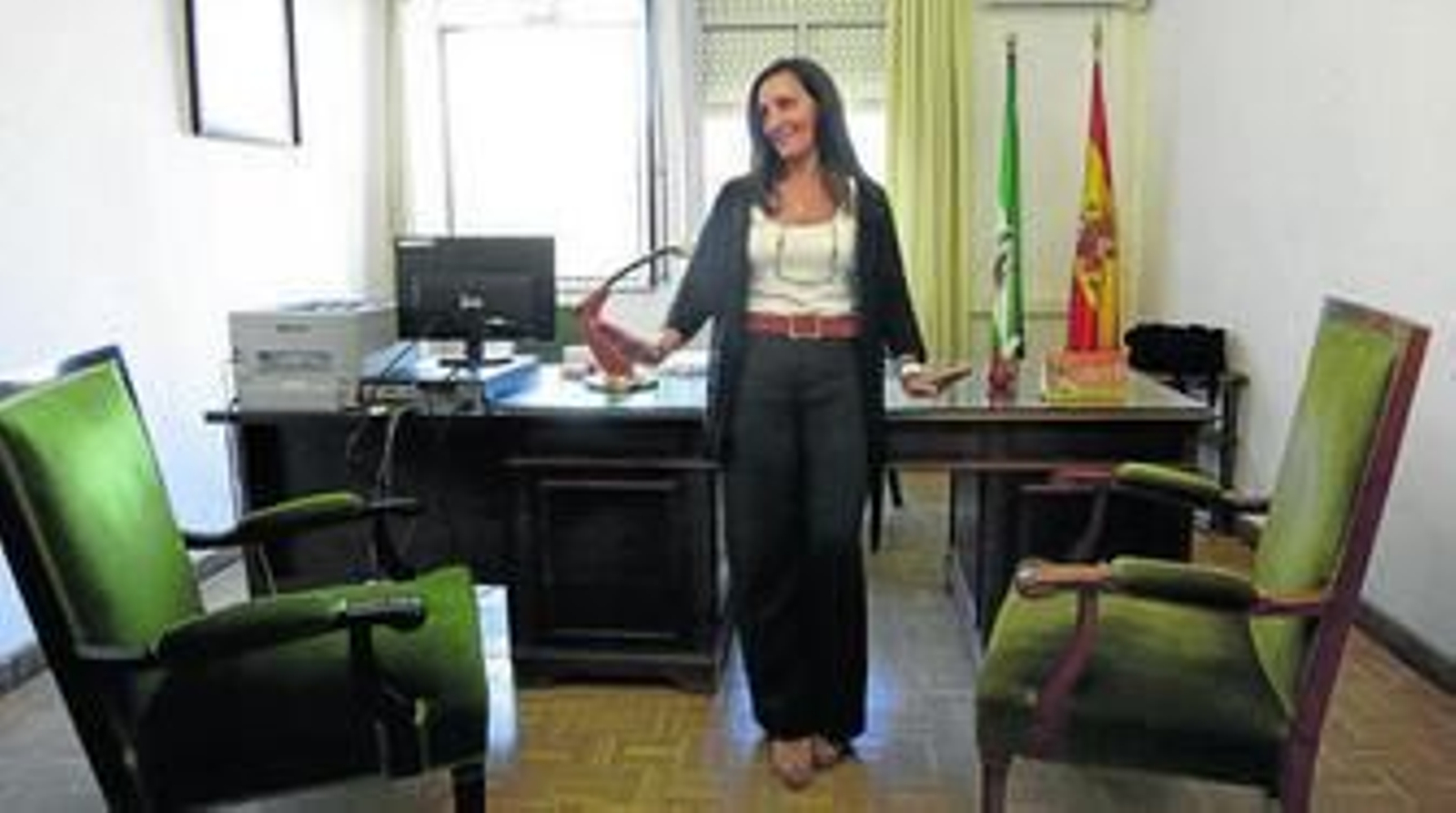La juez María Núñez Bolaños, ayer en su nuevo despacho, el que Alaya ha ocupado en los útlimos 17 años y por donde pasaron numerosos imputados.