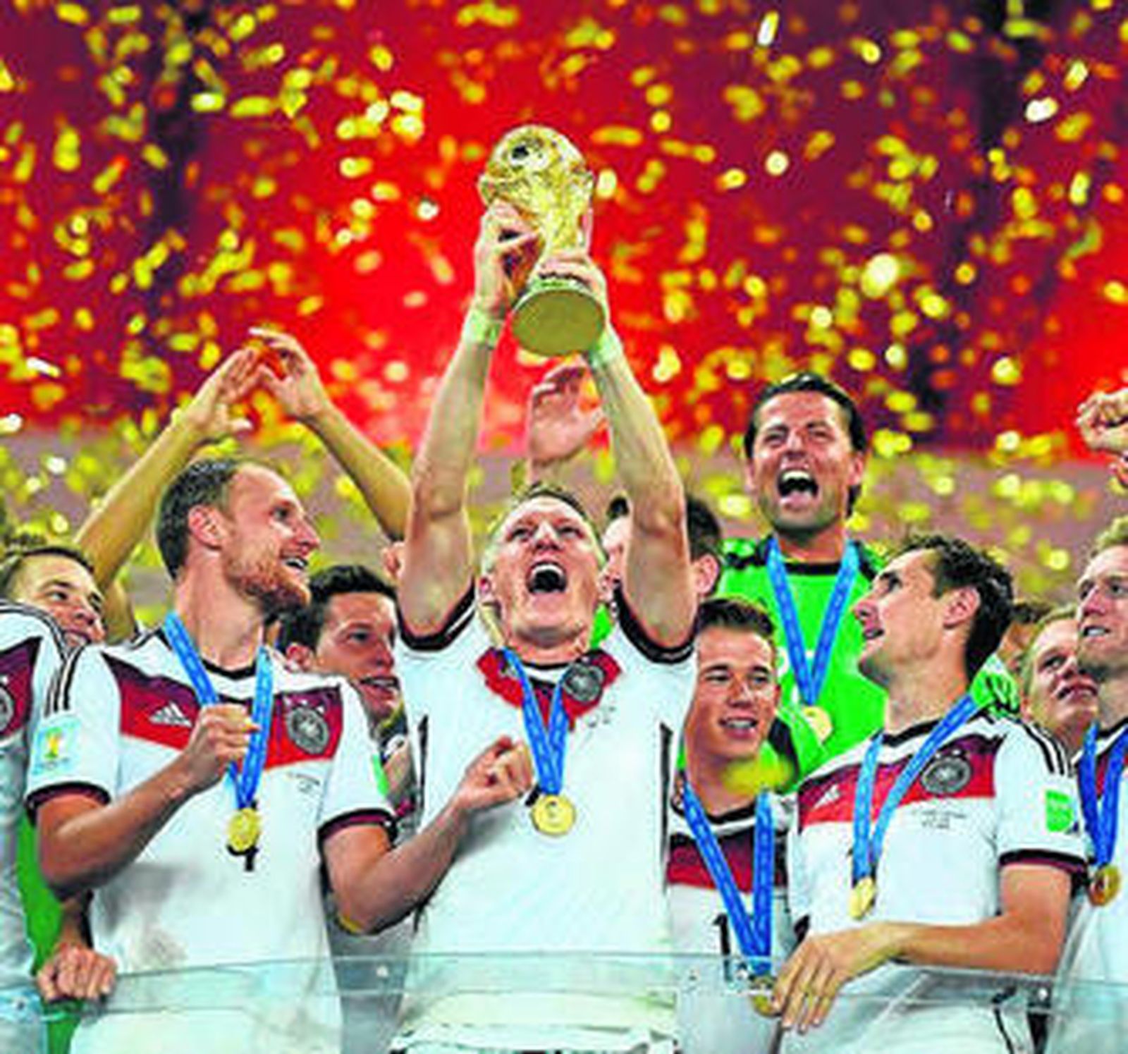 El equipo alemán levanta la copa tras vencer a Argentina en Maracaná.