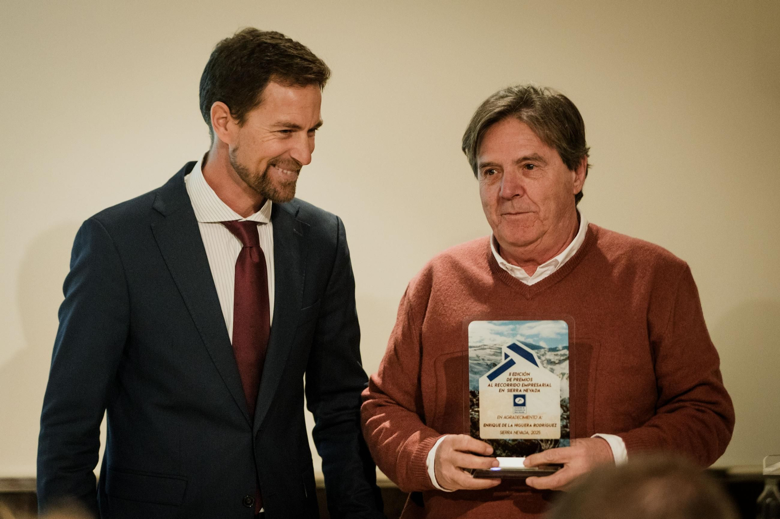 Enrique de la Higuera y Carlos Olmedo, premiados por su trayectoria empresarial en Sierra Nevada