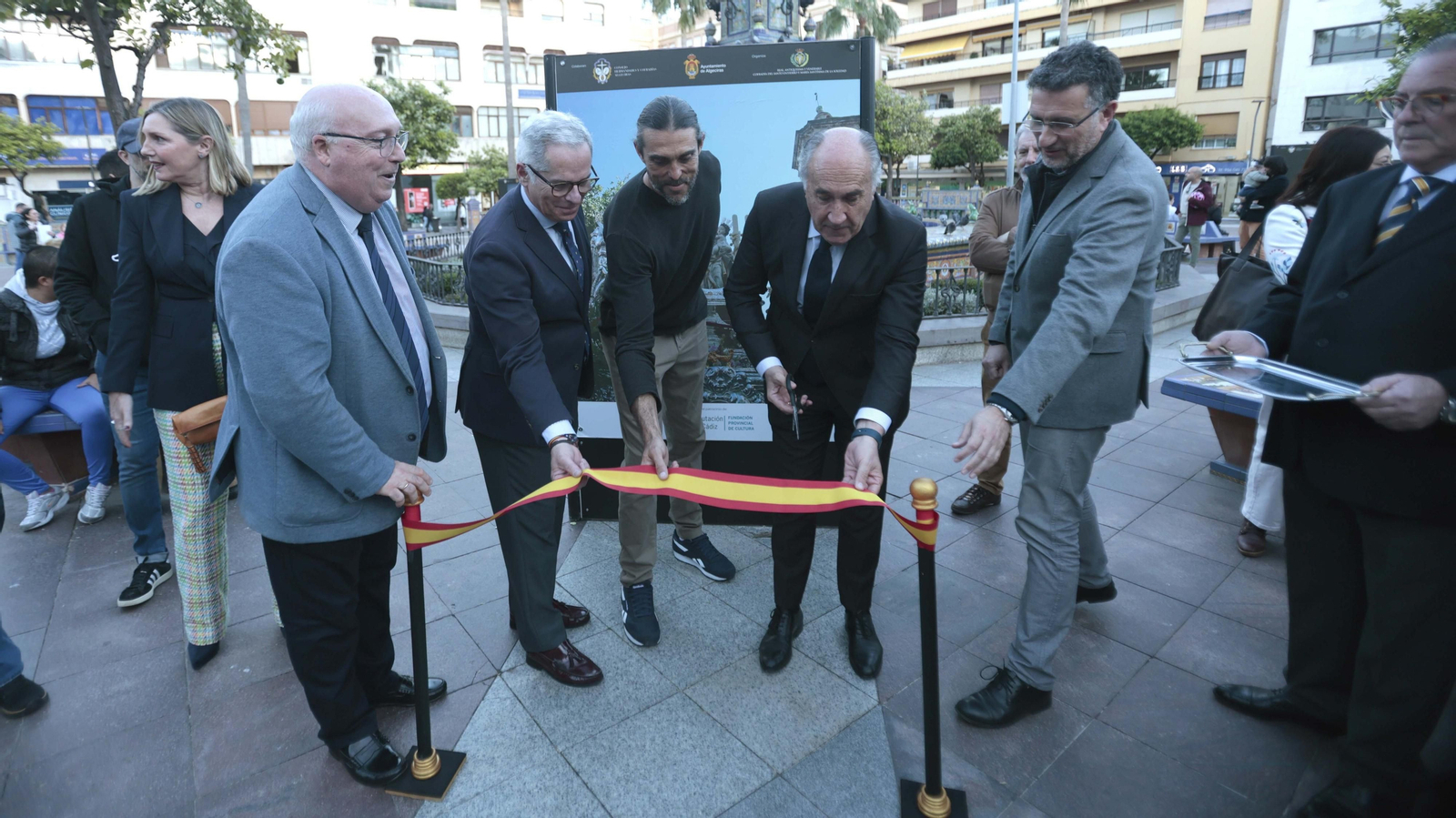 La exposición fotográfica de la Magna Mariana en la Plaza Alta de Algeciras, en imágenes