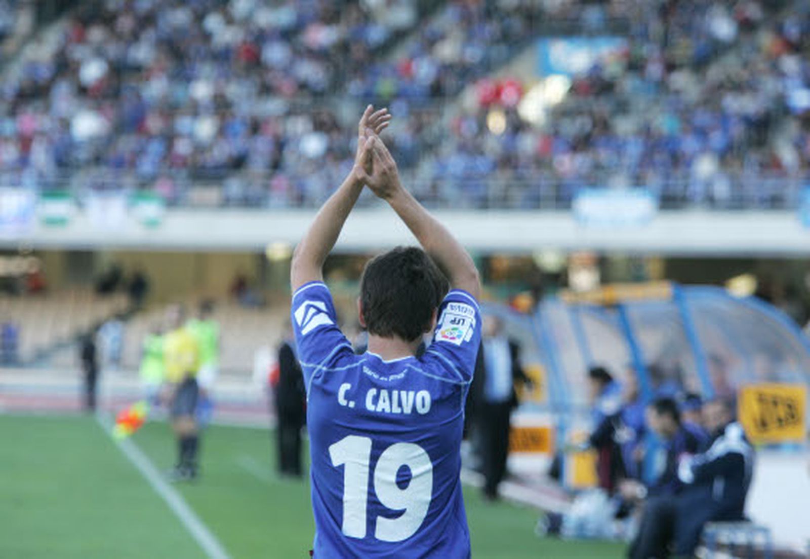 Carlos Calvo festeja la consecución de uno de los tres goles de su equipo.  Foto: Pascual