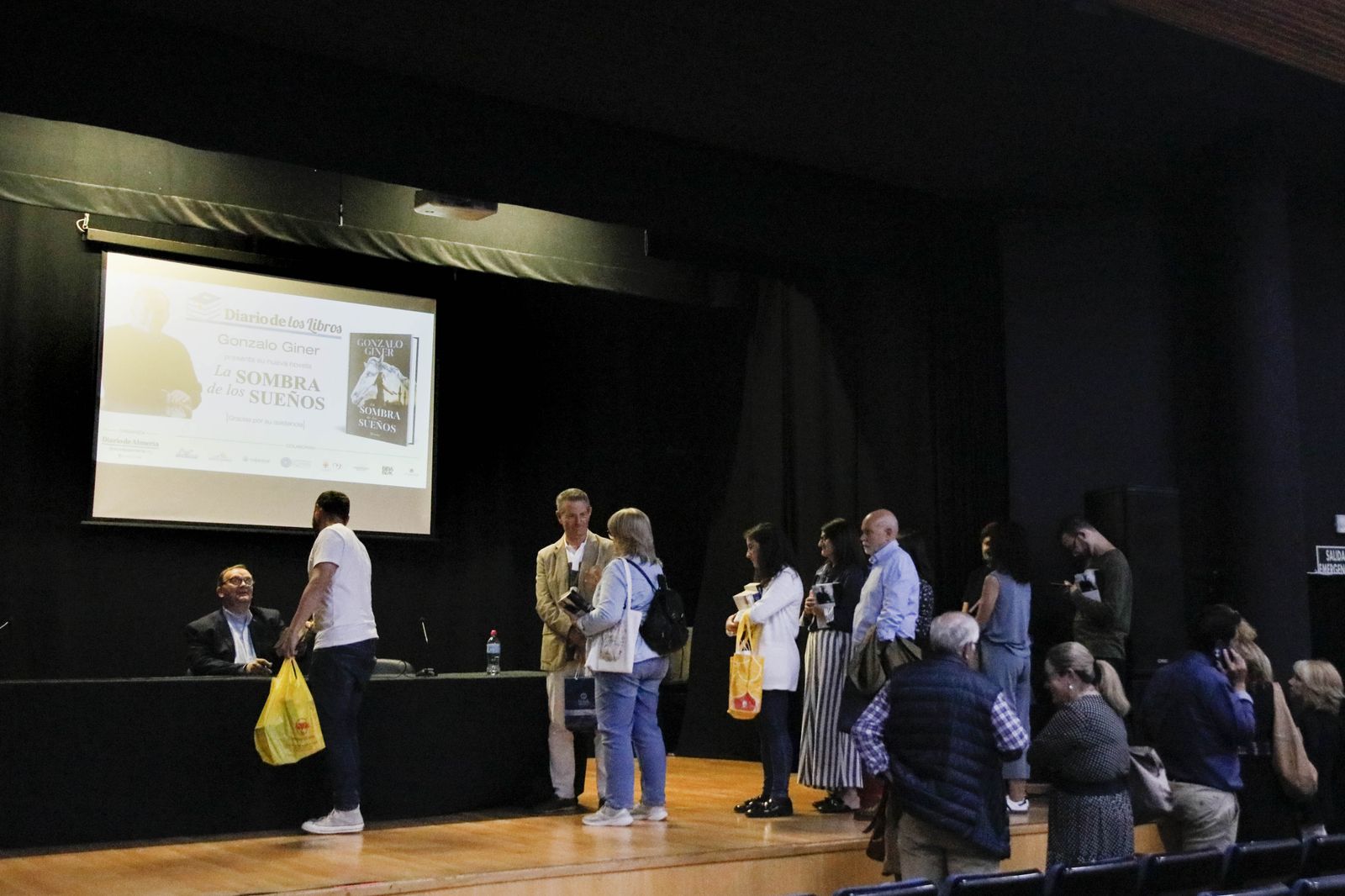 Imágenes del libro "La sombra de los sueños" de Gonzalo Giner