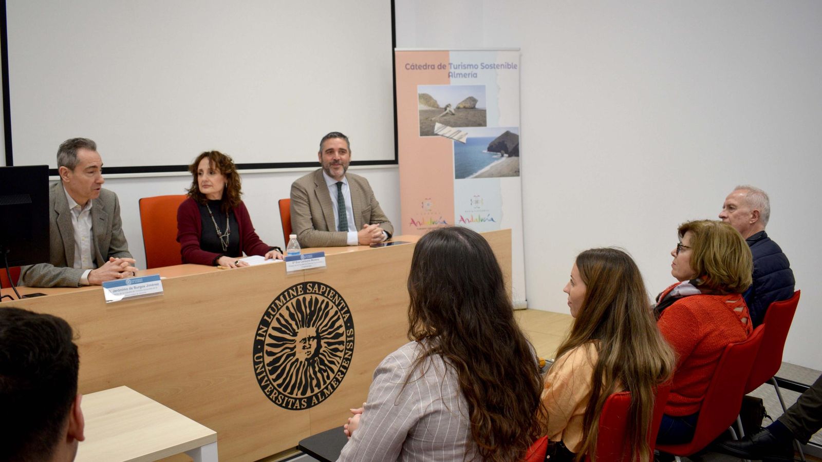 Un momento del acto de entrega de premios de Turismo Sostenible celebrado en la Facultad de Ciencias Económicas y Empresariales