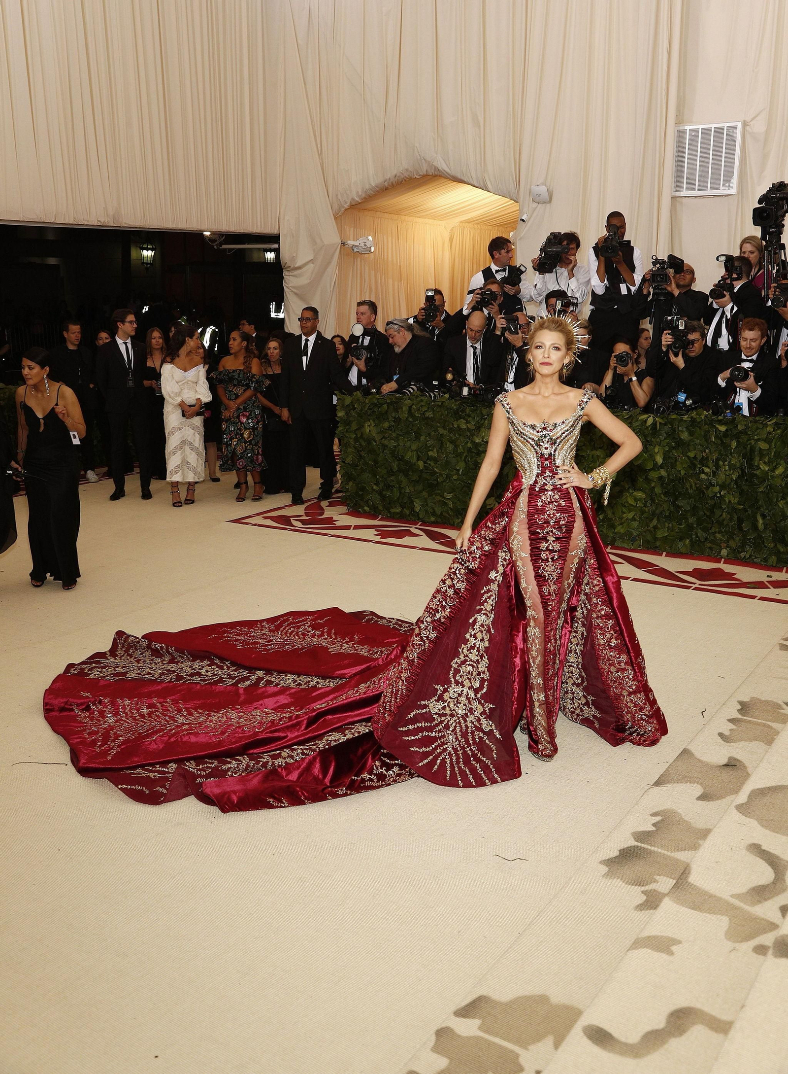 GALA MET 2018. Blake Lively de Versace.