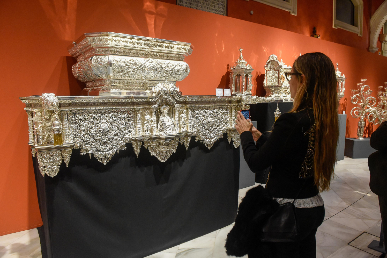 La excelencia de la pintura, la orfebrería y el bordado, en la fundación Cajasol