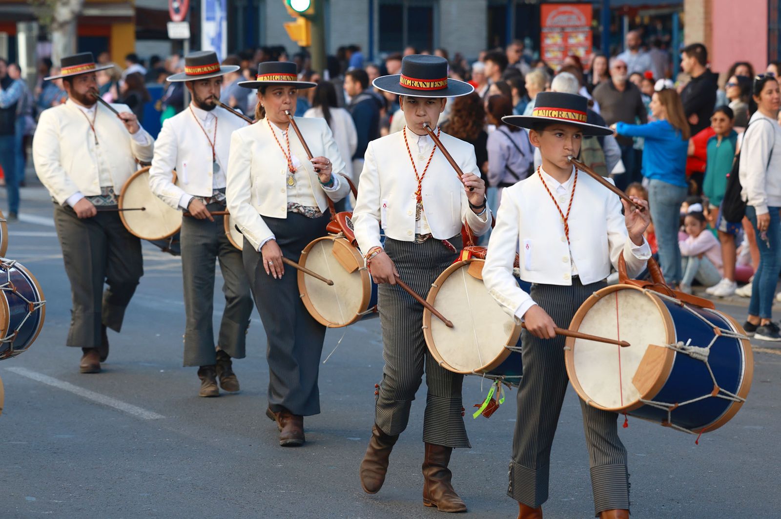 Las mejores imágenes de los peregrinos en la salida de Emigrantes