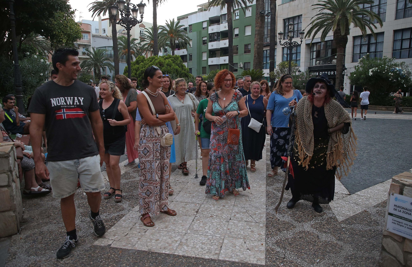 La primera ruta turística teatralizada por el centro de La Línea, en imágenes