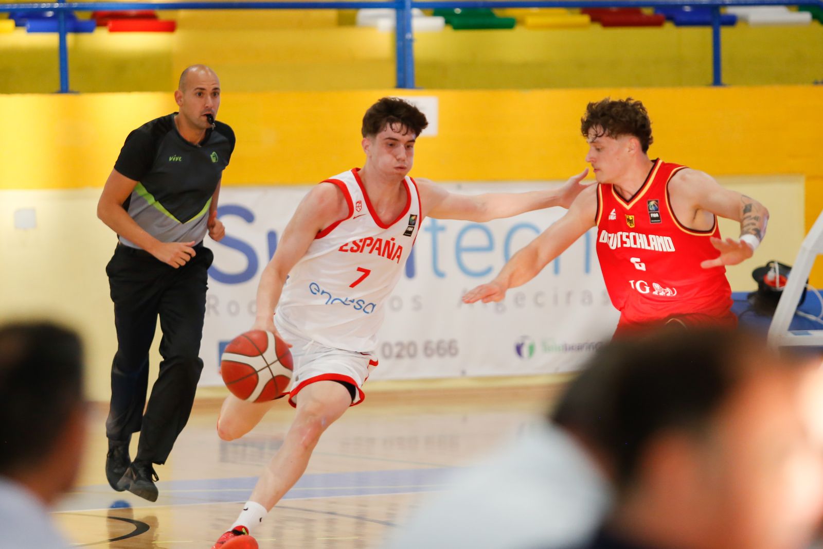 Las fotos de la primera jornada del torneo Internacional U20 de baloncesto de La Línea