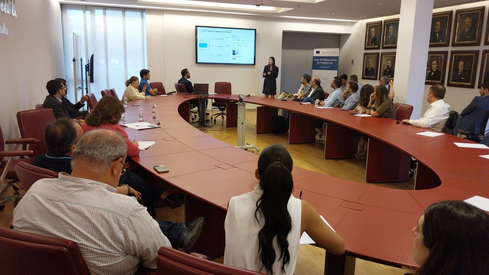 Un momento de la reunión mantenida en las instalaciones de Cámara Granada.