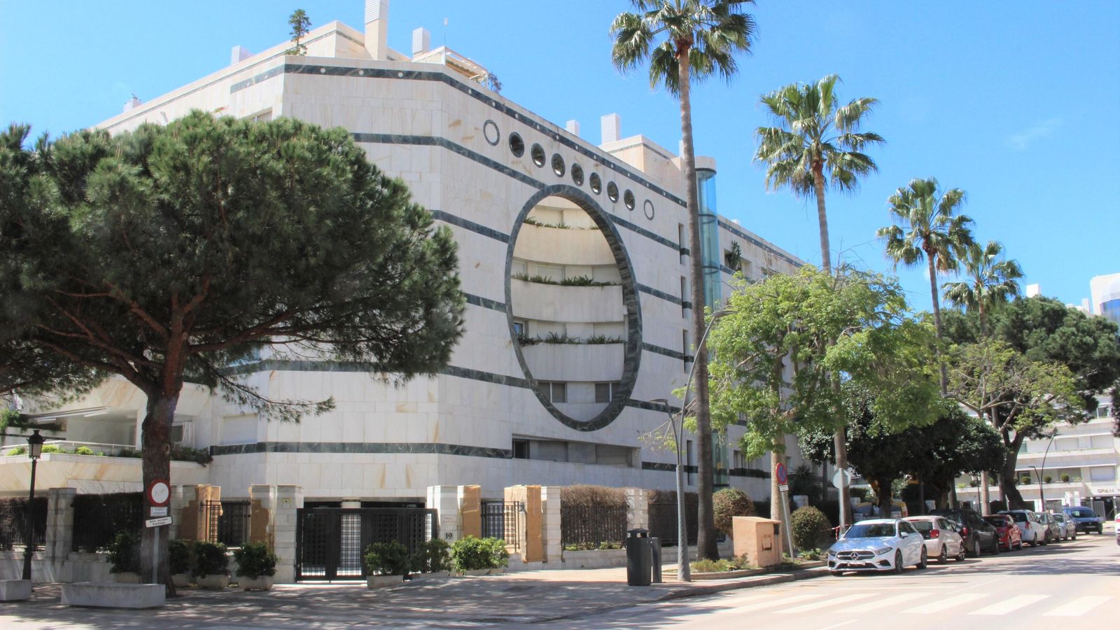 Un edificio de la promoción ‘Gran Marbella’, que construyó Jesús Gil en la década de los 80 del pasado siglo.