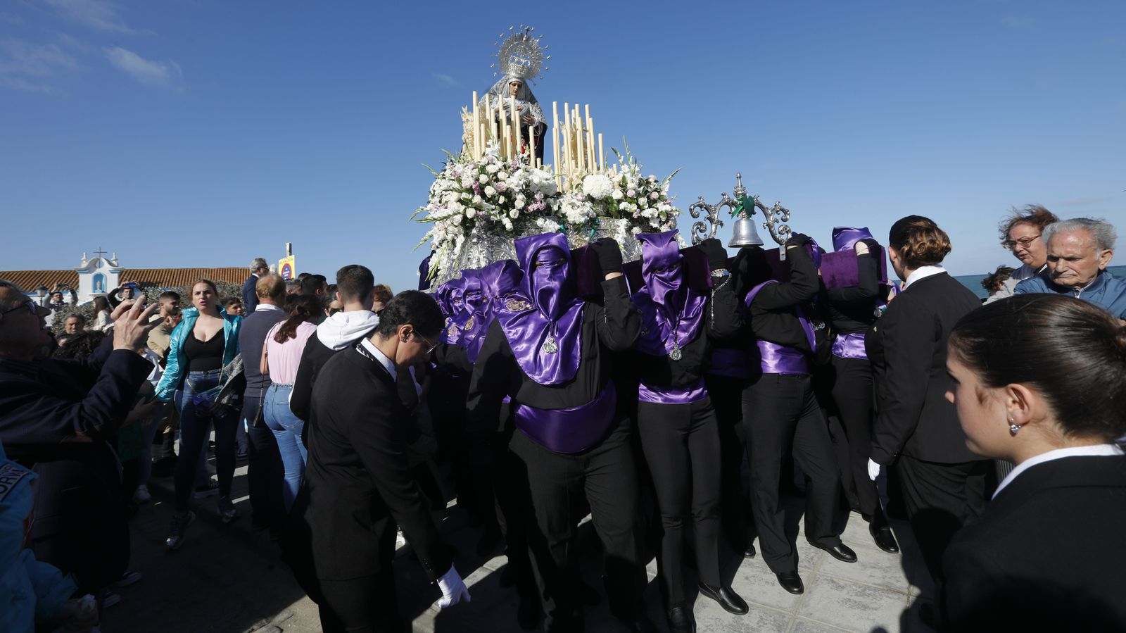 Las fotos del Viernes Santo en la Línea:  Cristo del Mar y Luz y Esperanza Nuestra, Soledad y Santo Entierro, Cristo del Amor y Misericordia y Amargura