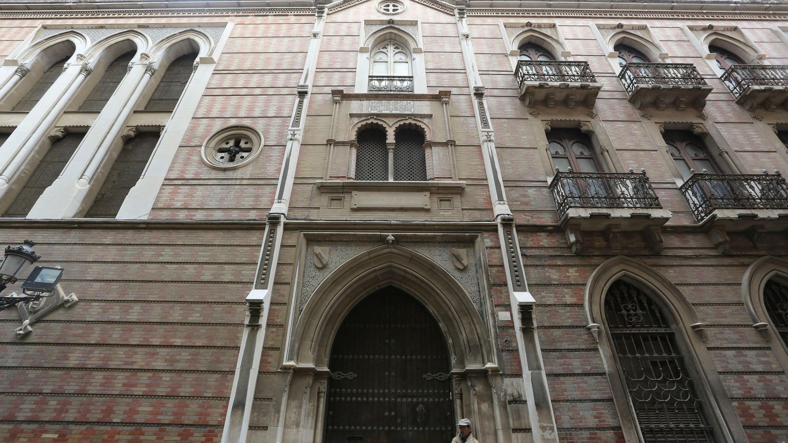 Fachada del antiguo Hospital de Santo Tomás, junto a la Catedral.