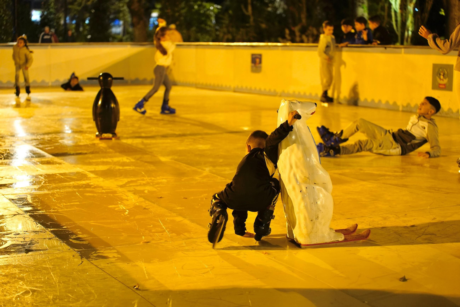 Fotos de la apertura de la pista de patinaje sobre hielo en el Parque María Cristina