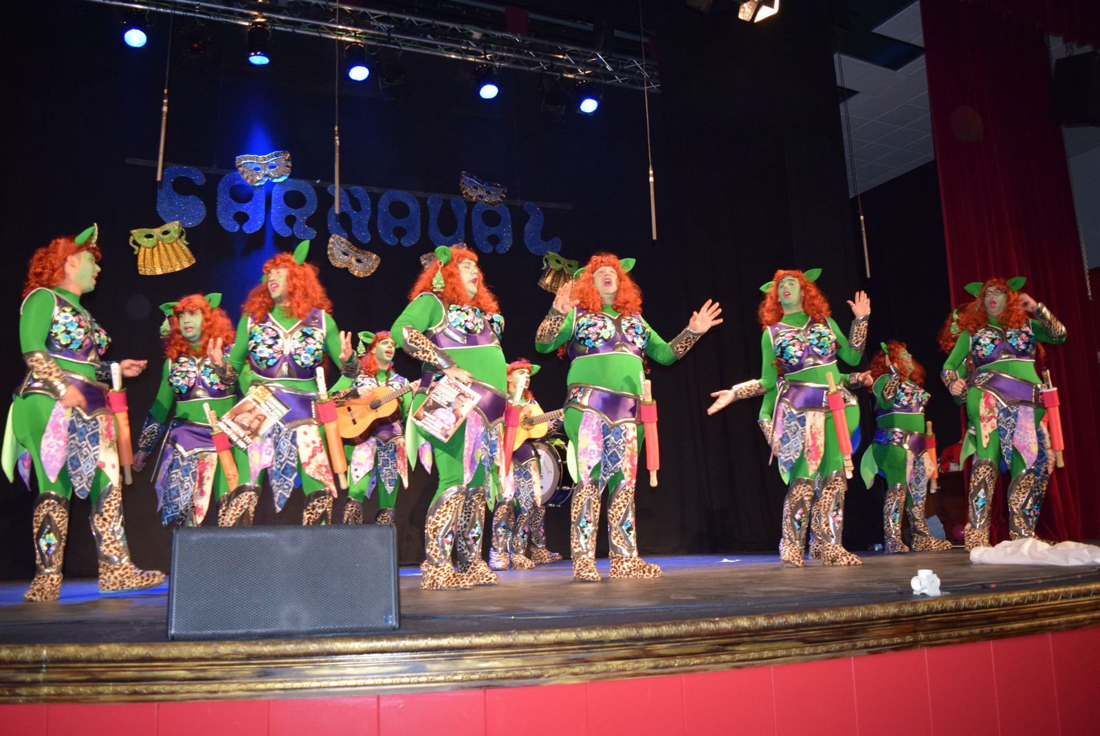 La murga 'Te mereces la orca' puso el broche final a la fiesta de Carnaval.